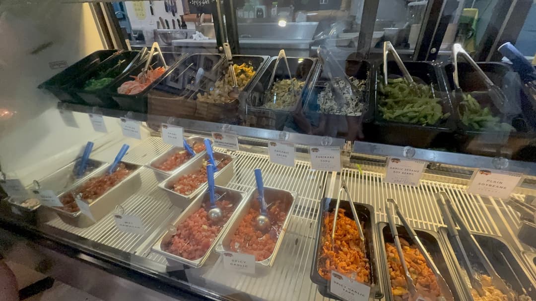 Da Poke Shack counter