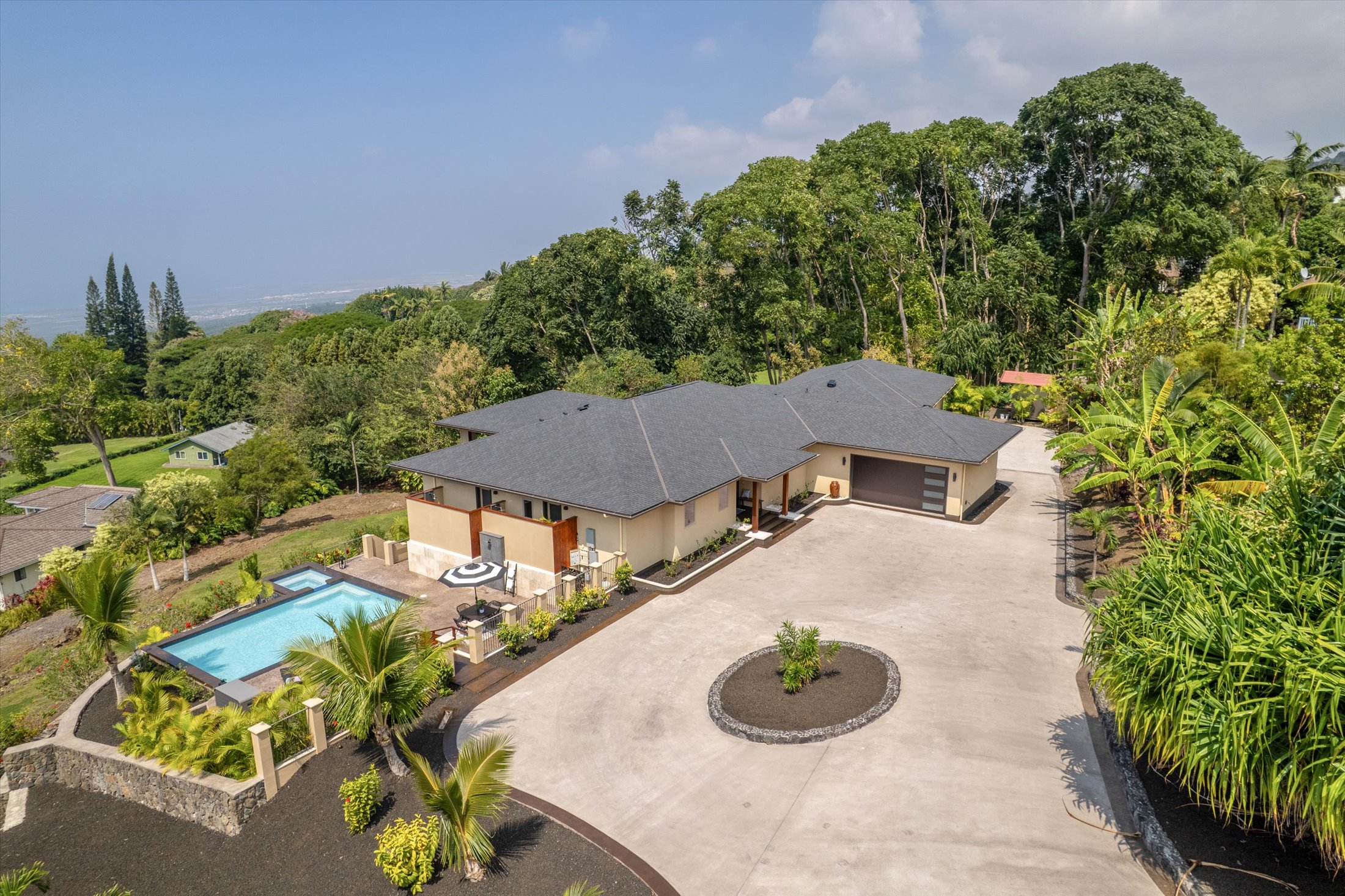 A Rare Holualoa Estate That Defines Island Living 75-2620 Keopu Lani Rd.