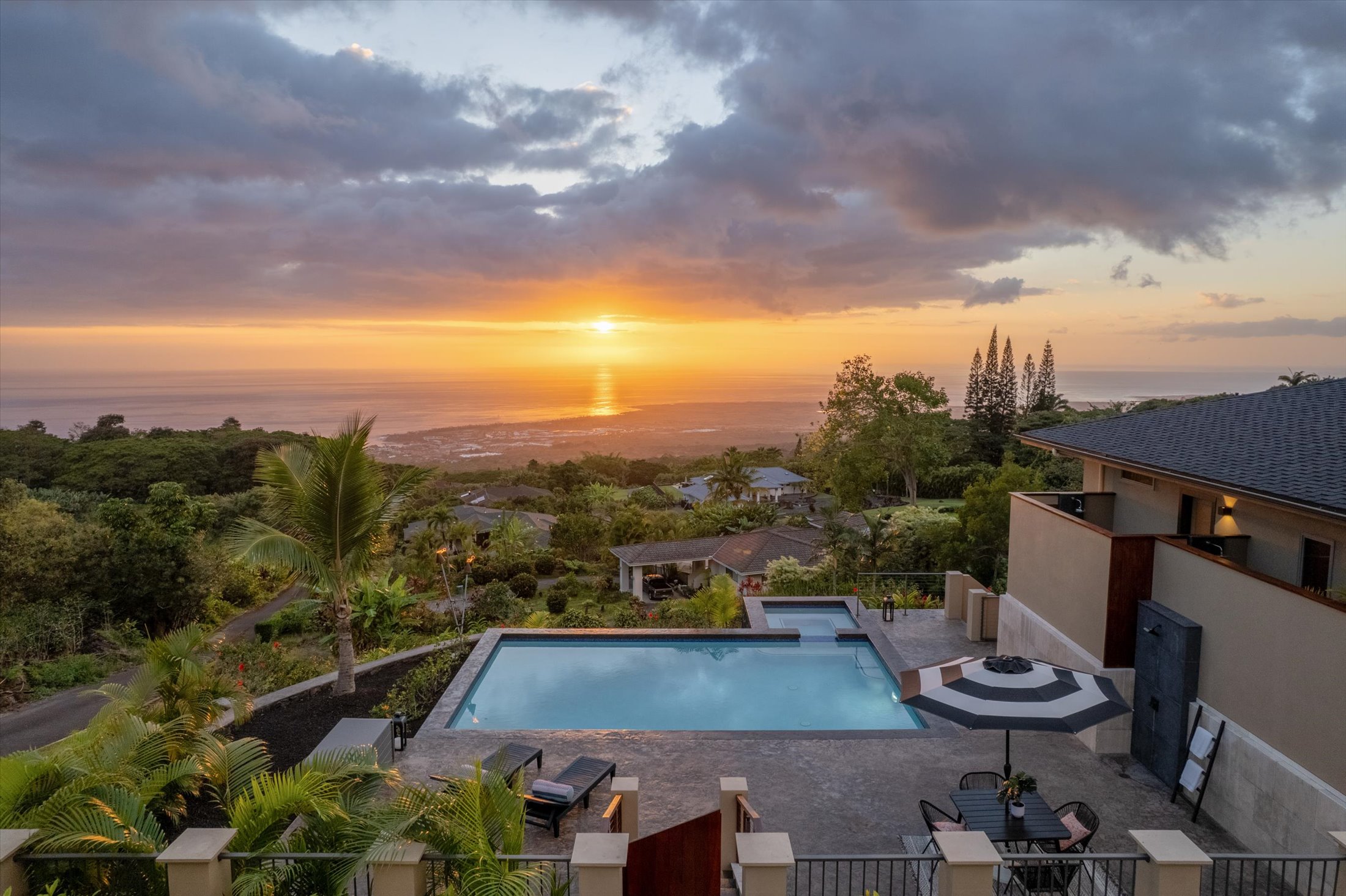 A Rare Holualoa Estate That Defines Island Living 75-2620 Keopu Lani Rd.