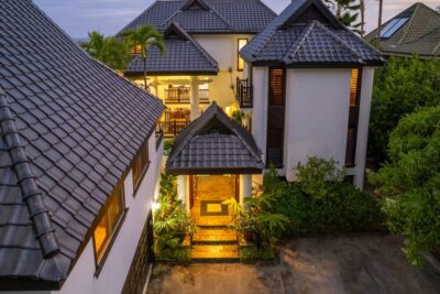 Aerial view of gated oceanfront home in Kona Bay Estates Hawai‘i